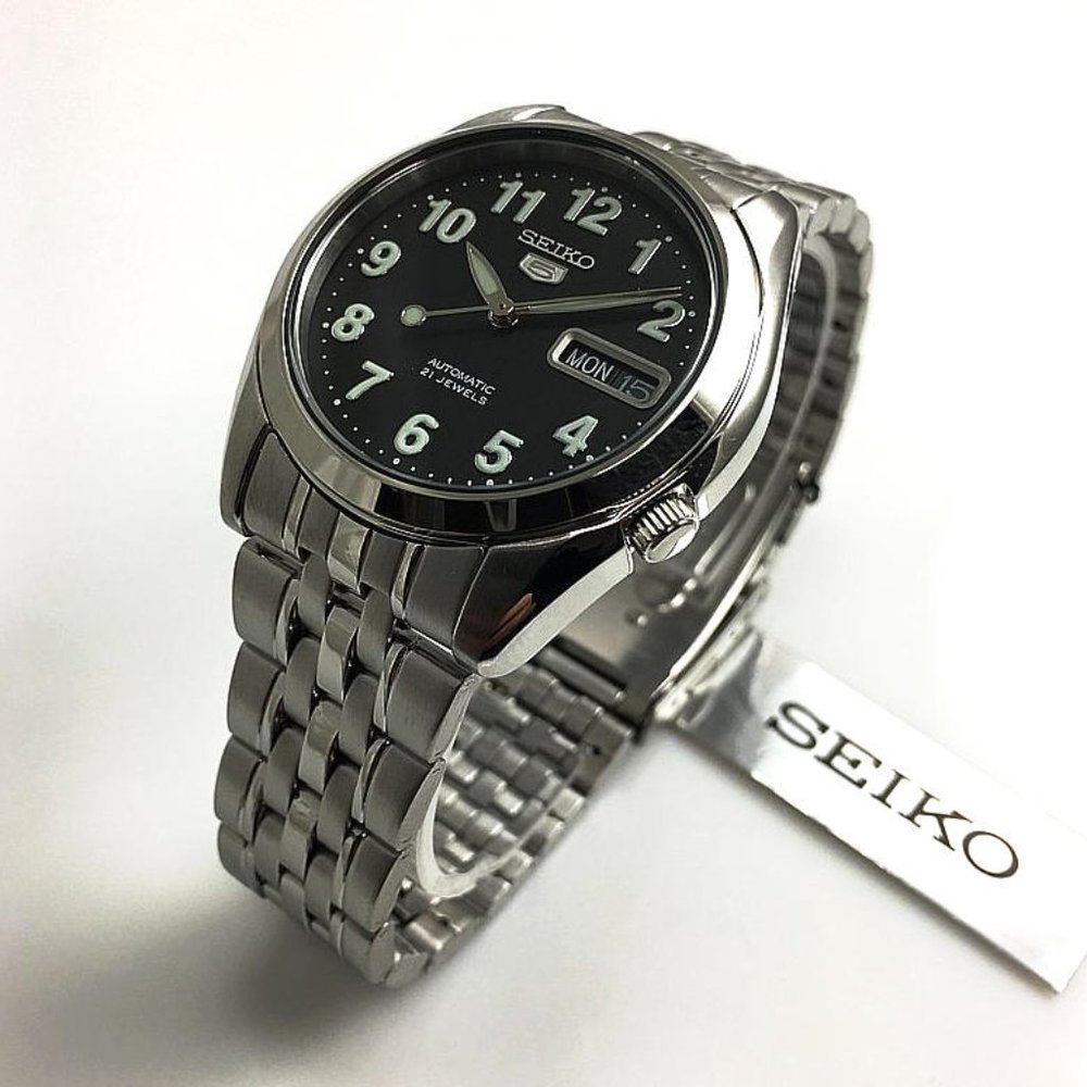 Seiko 5 Classic Men's 38mm Watch! New